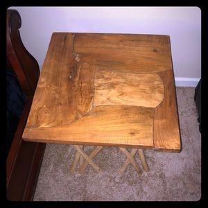 Light Wood end table in excellent condition